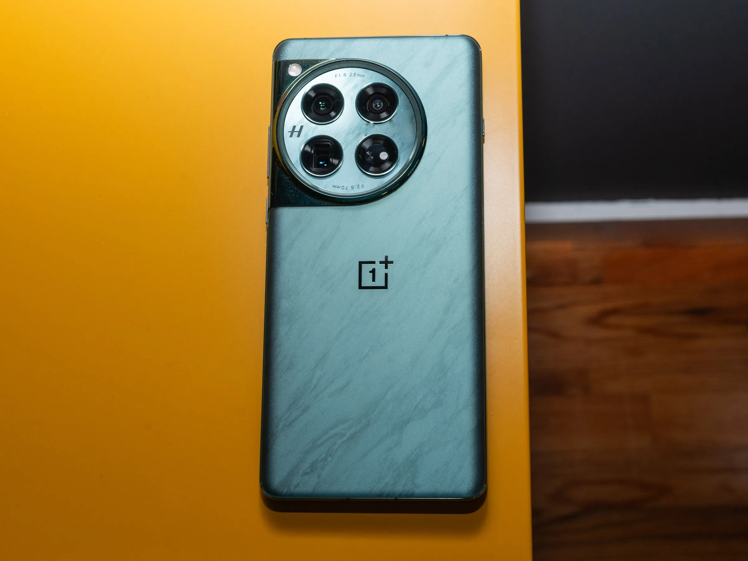 OnePlus 12 и OnePlus 12R